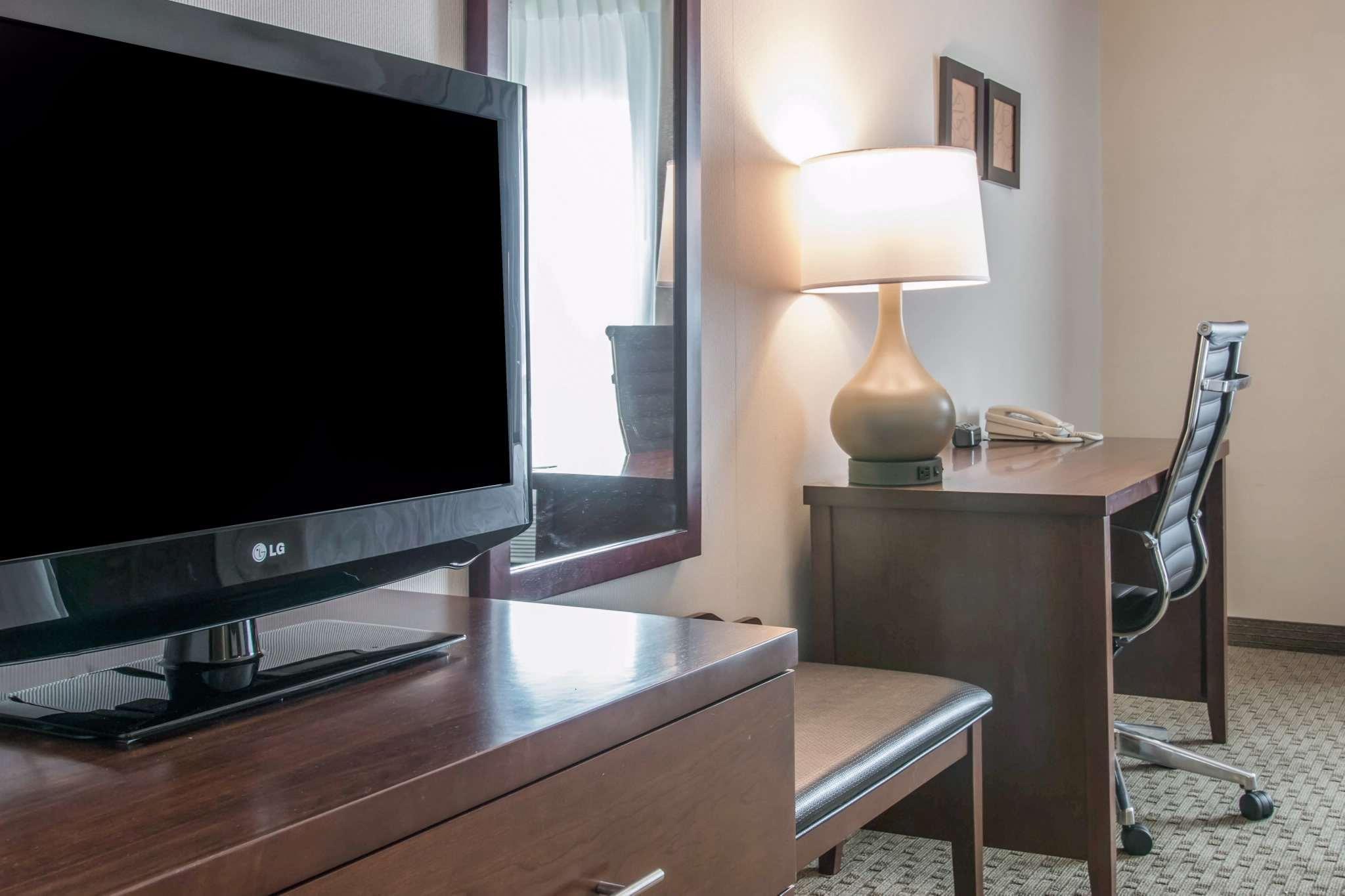 Comfort Suites Wixom Bagian luar foto