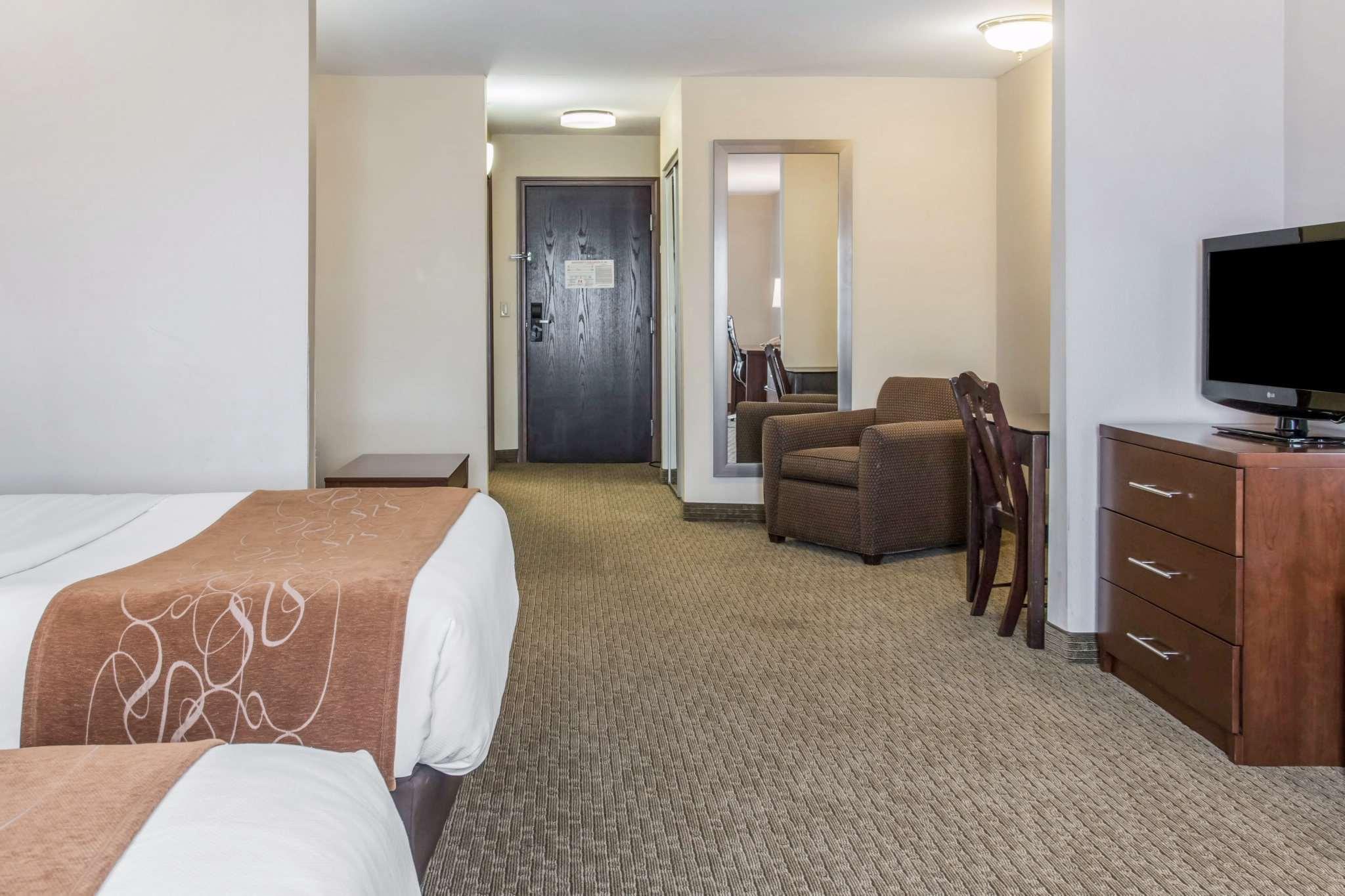 Comfort Suites Wixom Bagian luar foto