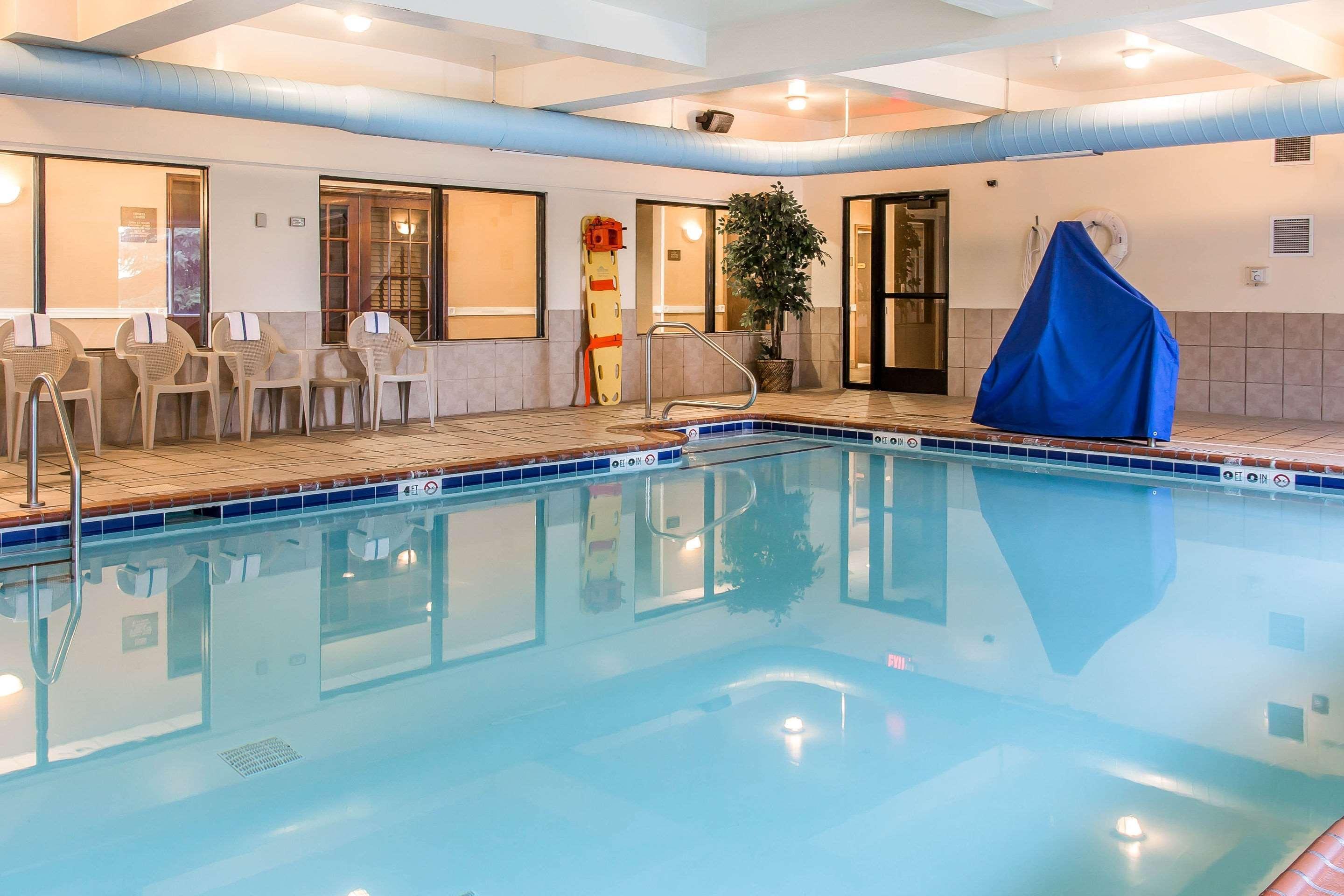 Comfort Suites Wixom Bagian luar foto