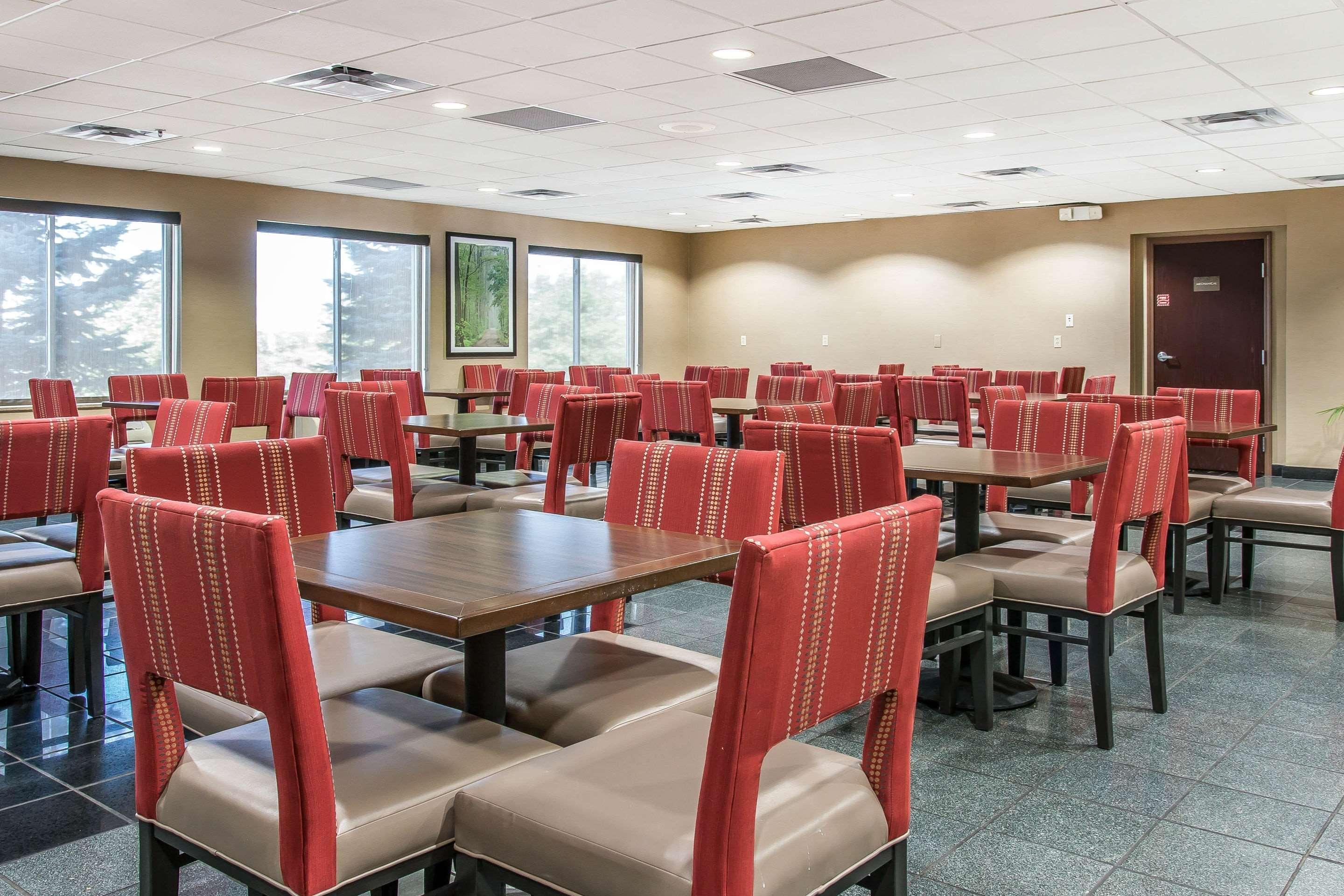 Comfort Suites Wixom Bagian luar foto