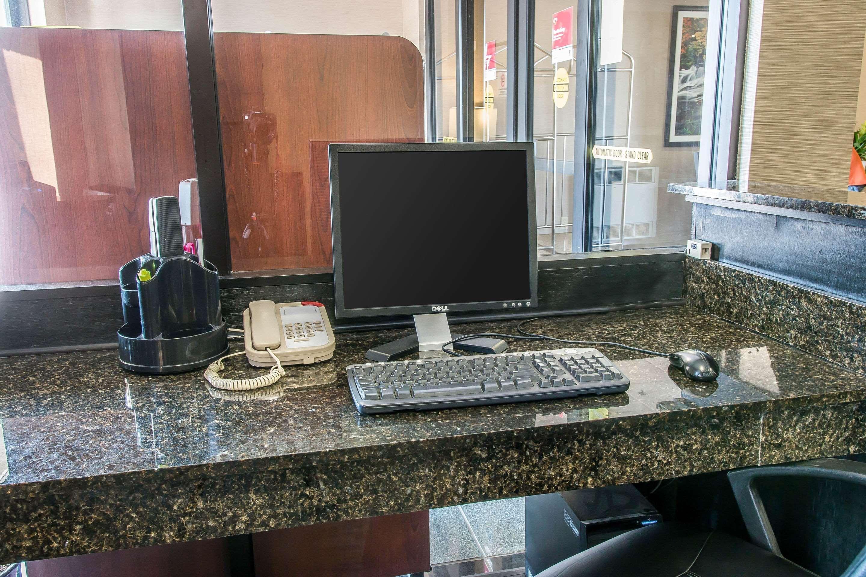Comfort Suites Wixom Bagian luar foto