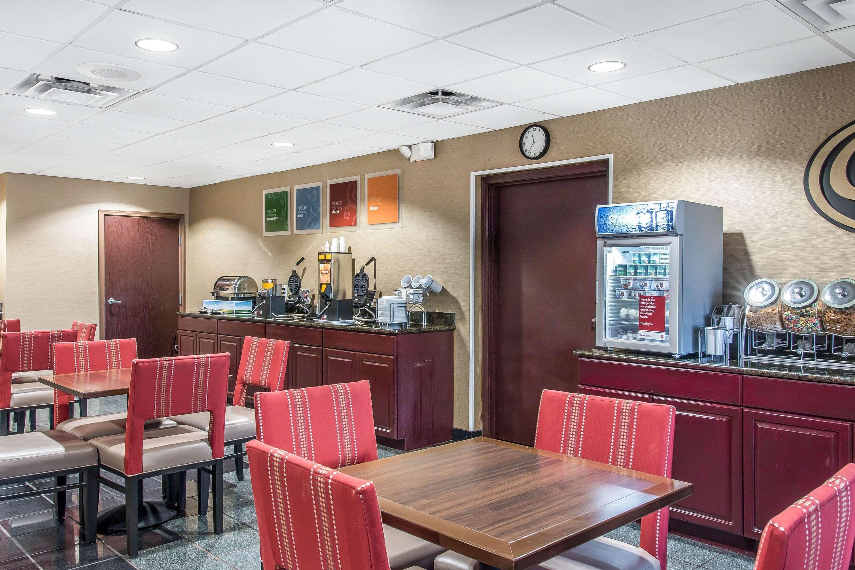 Comfort Suites Wixom Bagian luar foto