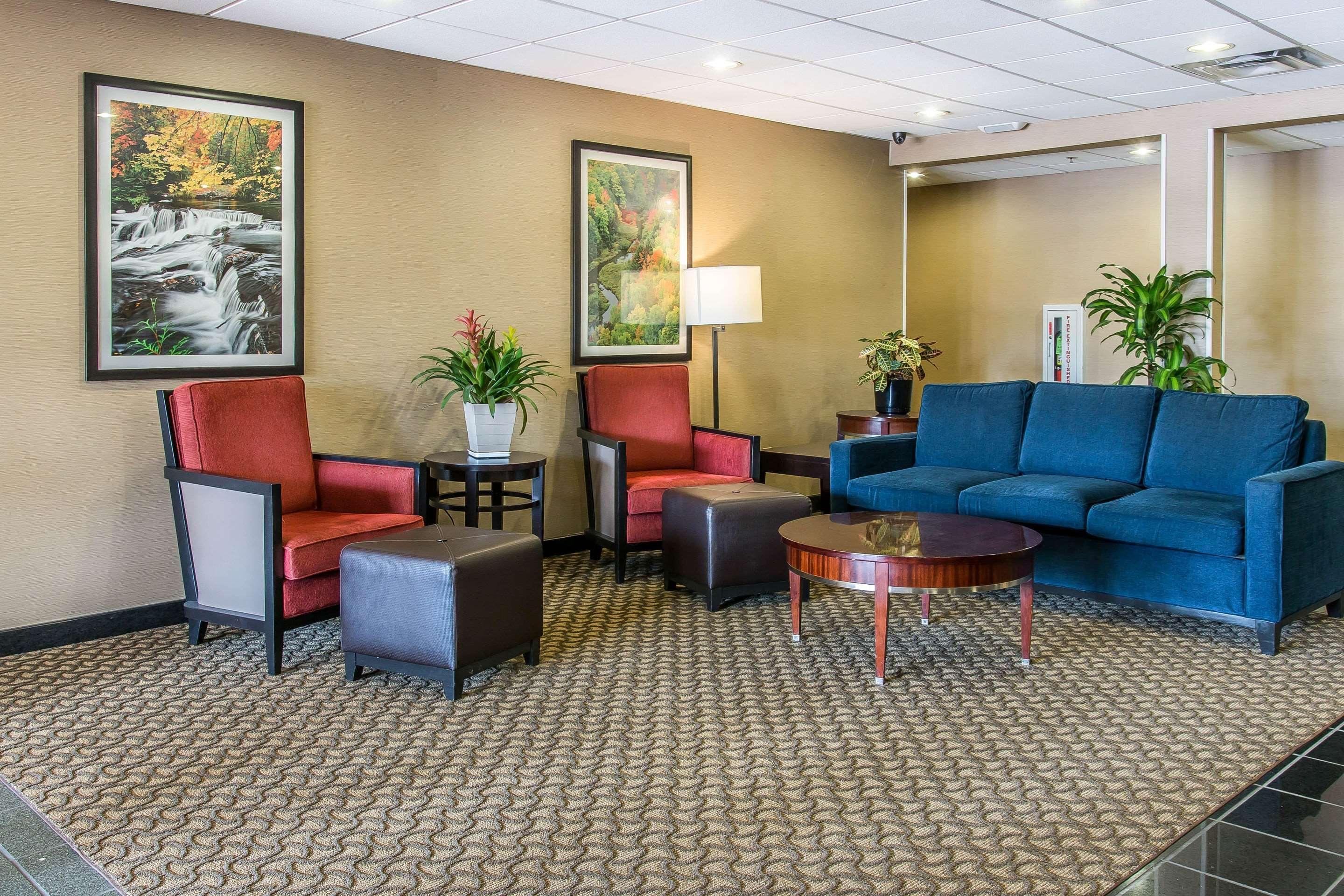 Comfort Suites Wixom Bagian luar foto