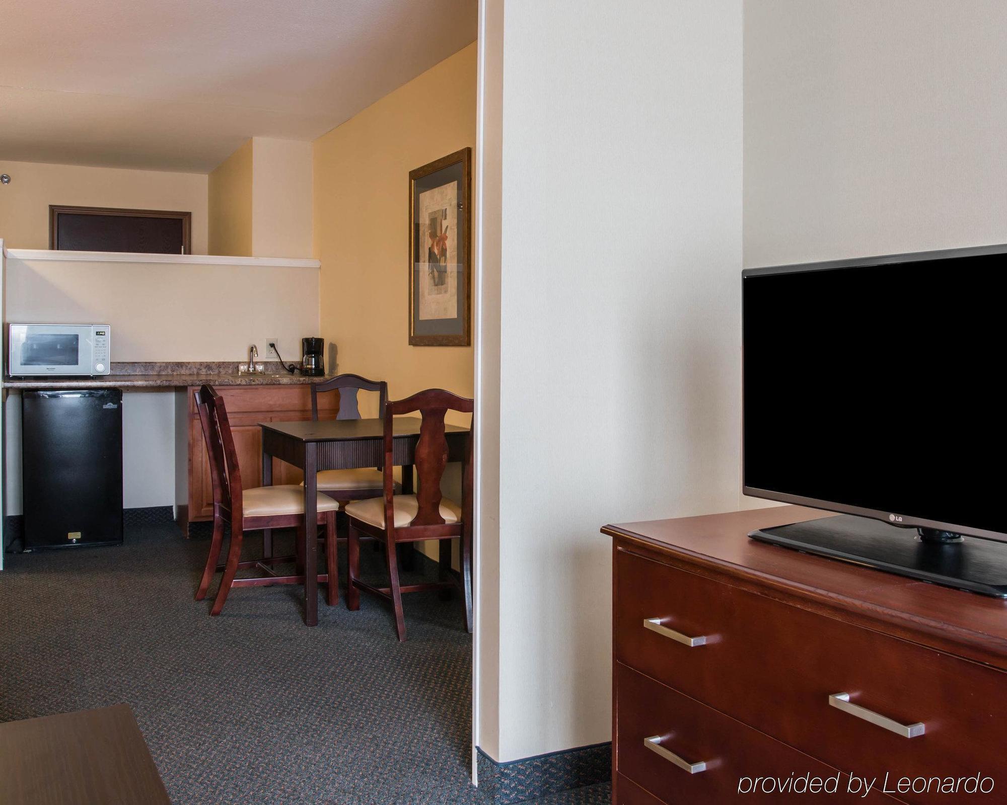 Comfort Suites Wixom Bagian luar foto