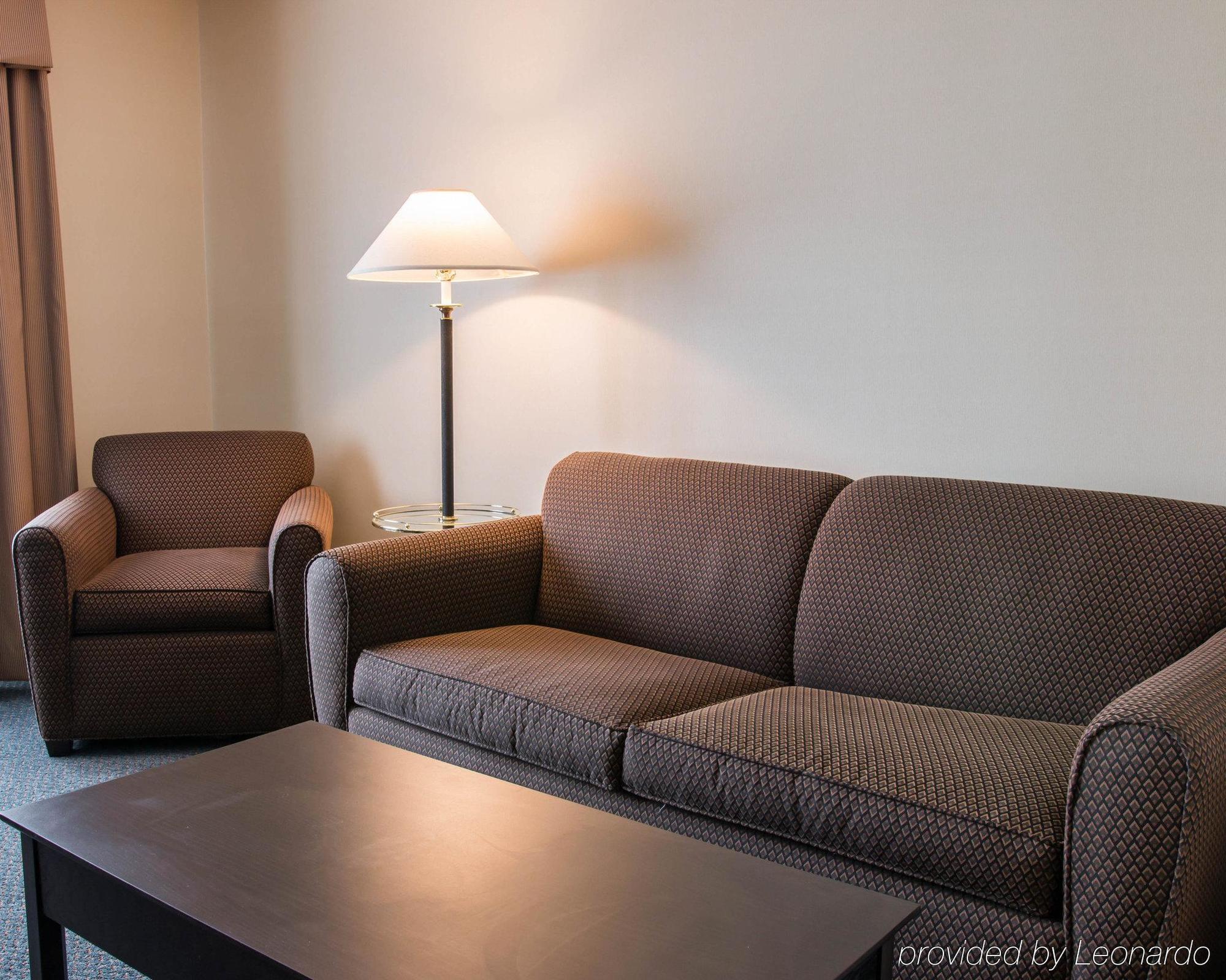 Comfort Suites Wixom Bagian luar foto
