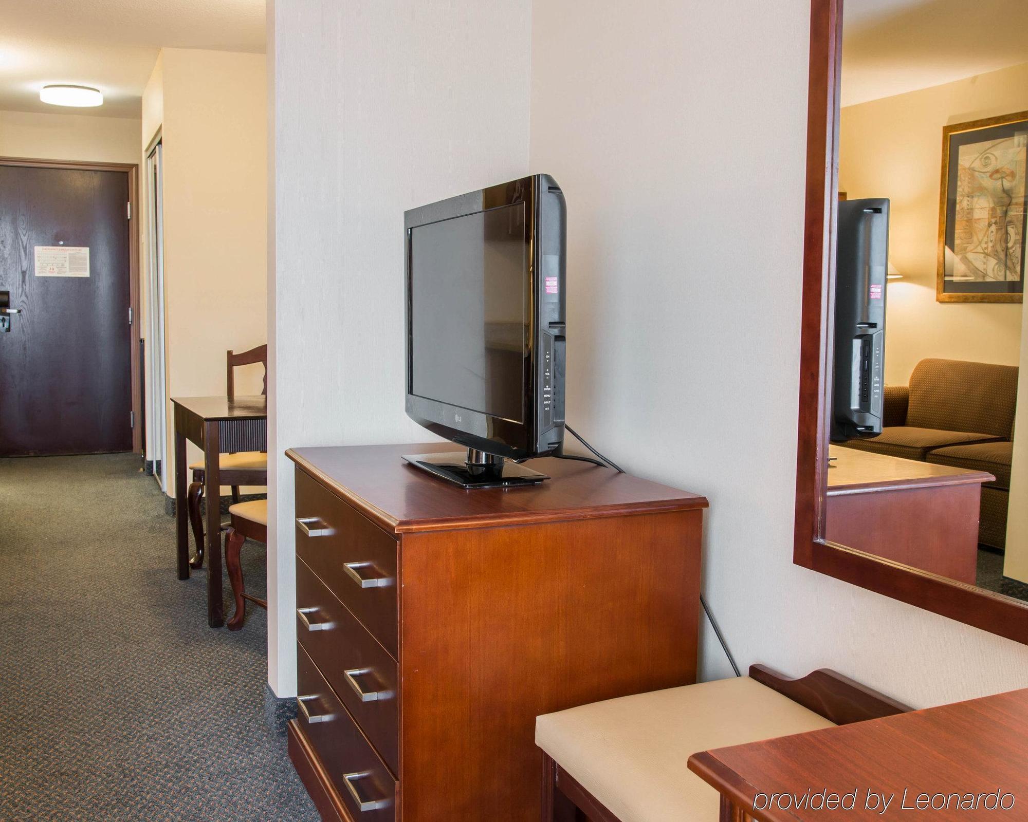 Comfort Suites Wixom Bagian luar foto