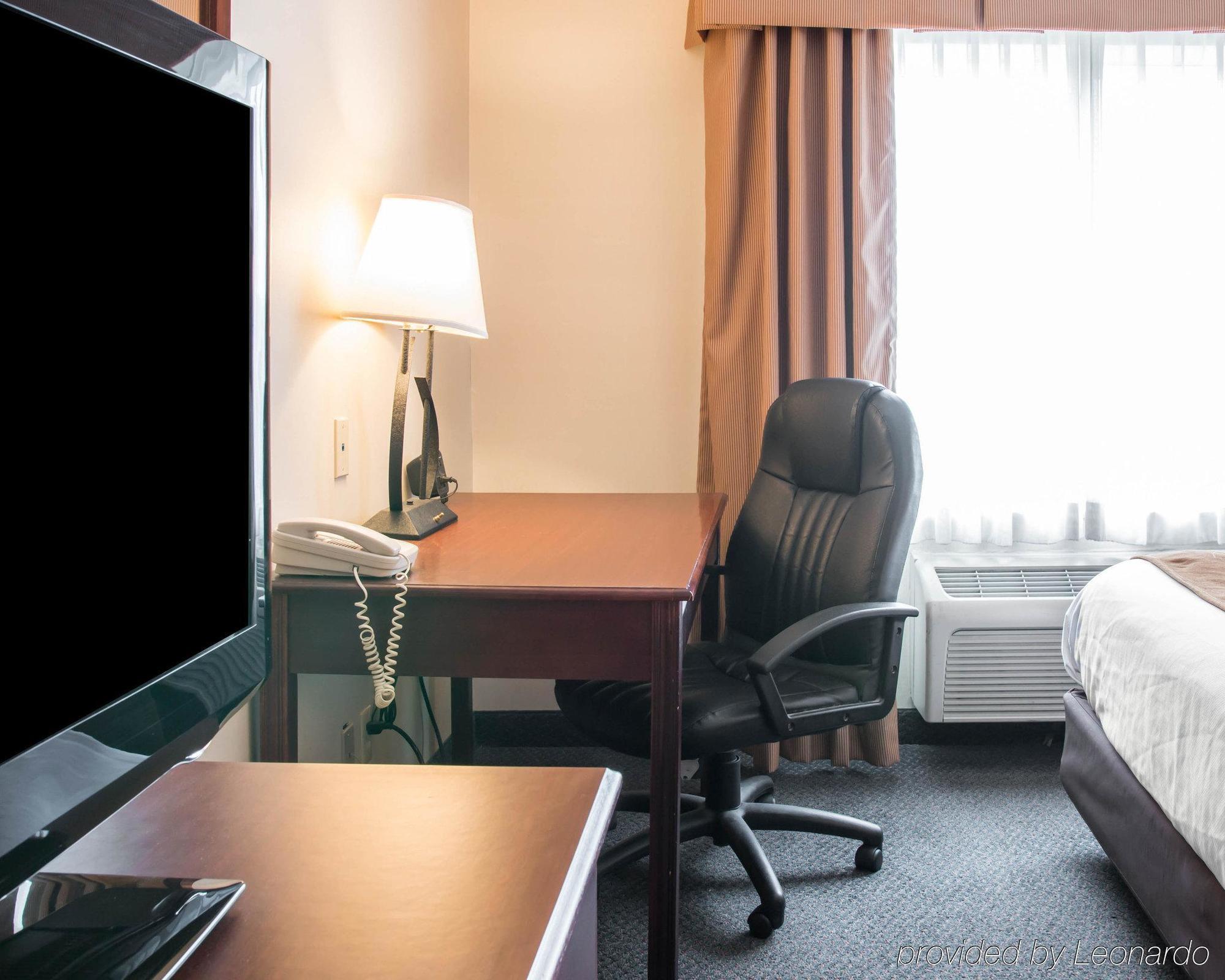 Comfort Suites Wixom Bagian luar foto