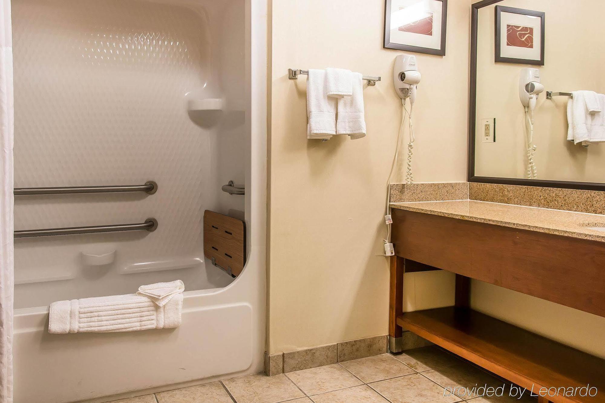 Comfort Suites Wixom Bagian luar foto