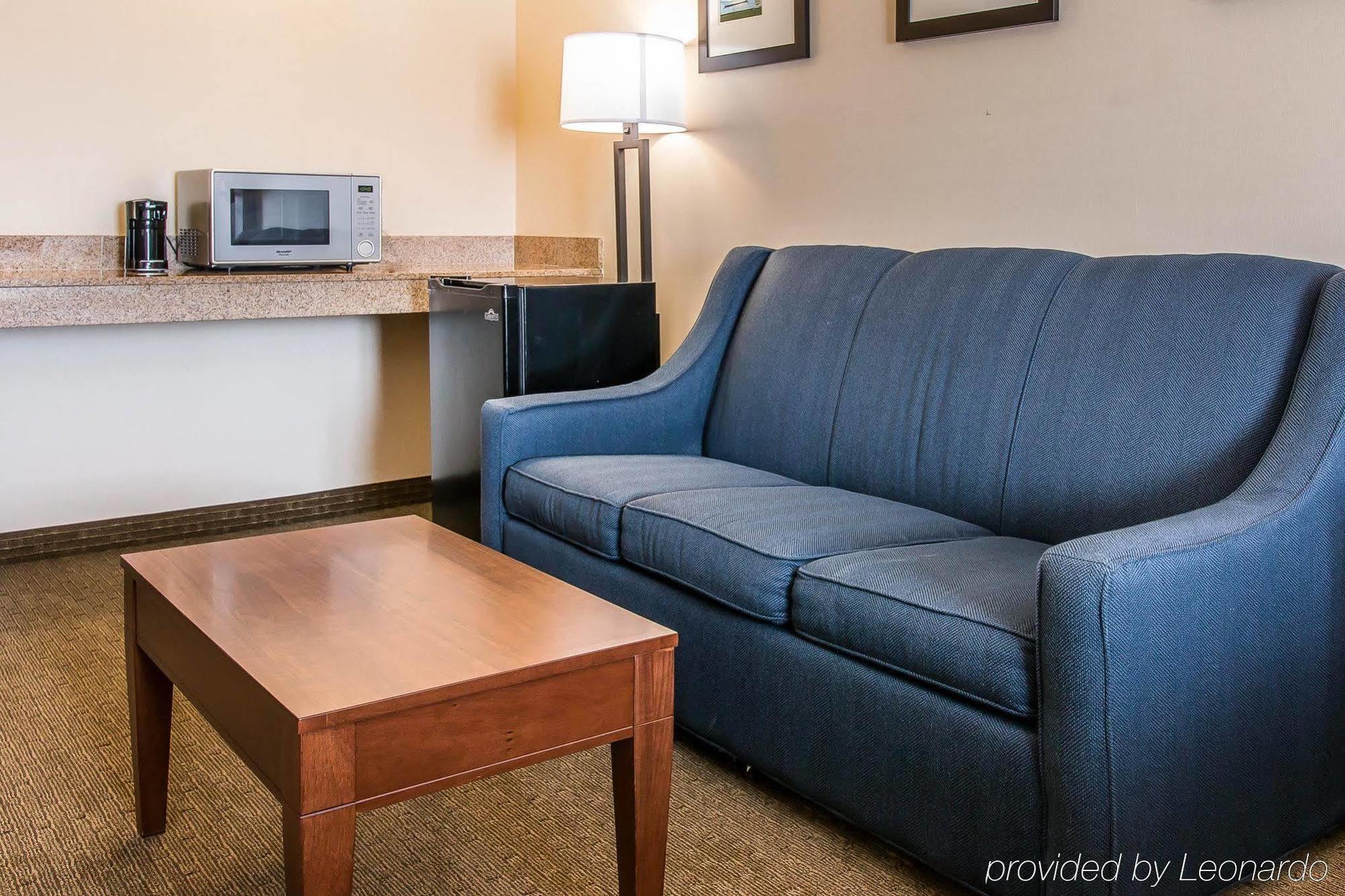 Comfort Suites Wixom Bagian luar foto