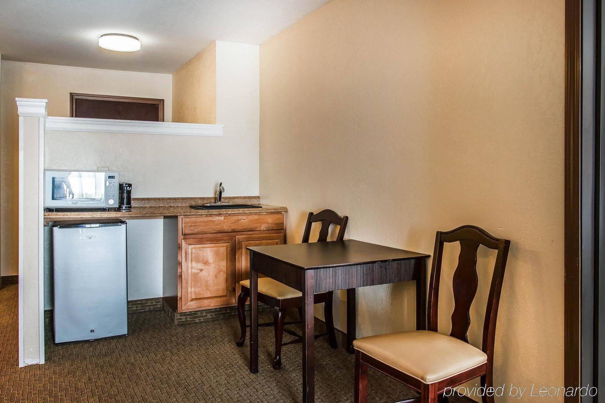 Comfort Suites Wixom Bagian luar foto